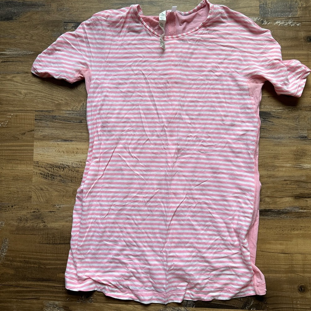 Size 6 lululemon shirt.
